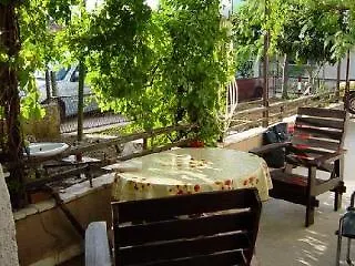 & Πανσιόν Τρογκίρ